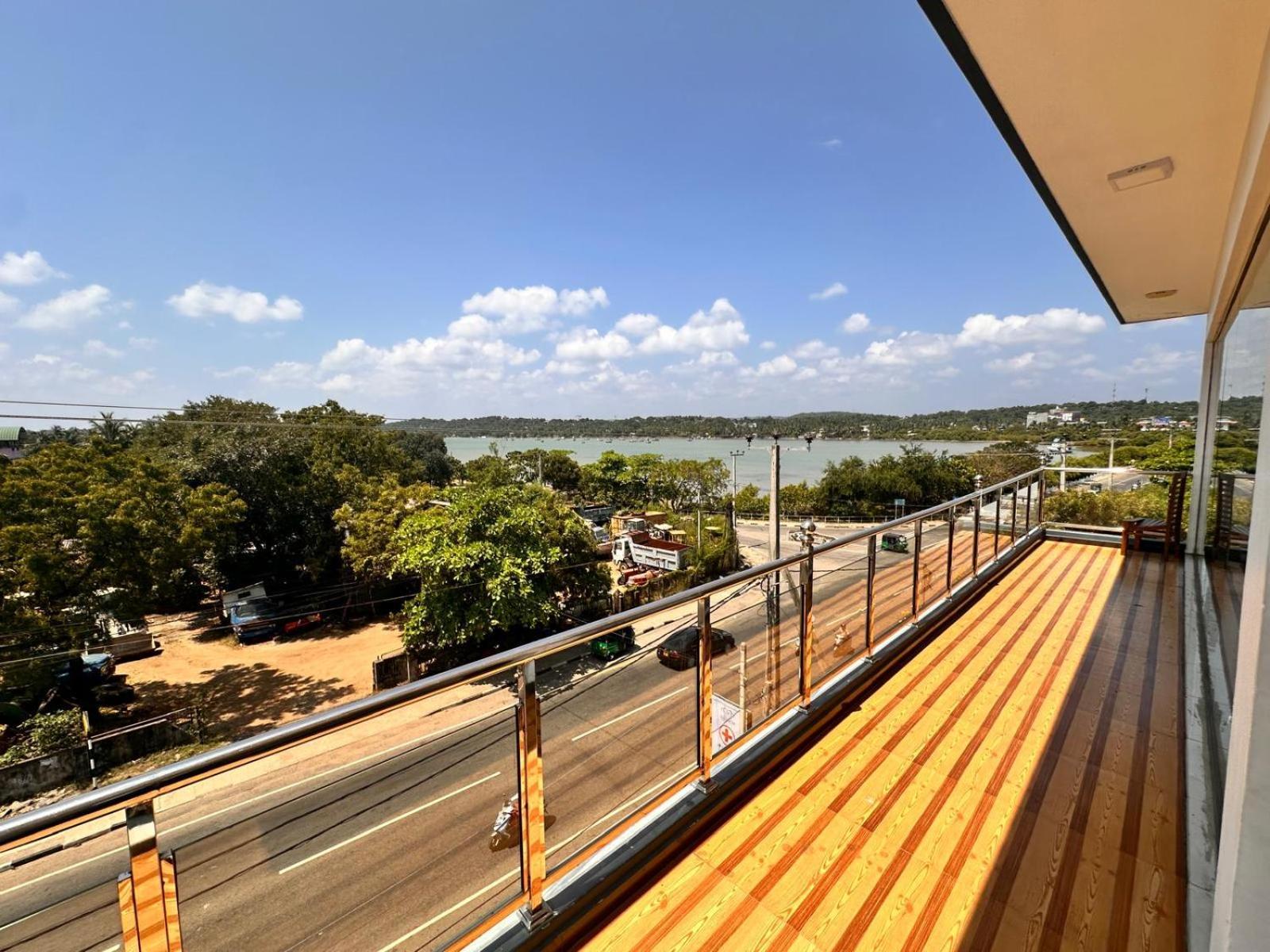 Holiday Villa ตรินโคมาลี ภายนอก รูปภาพ
