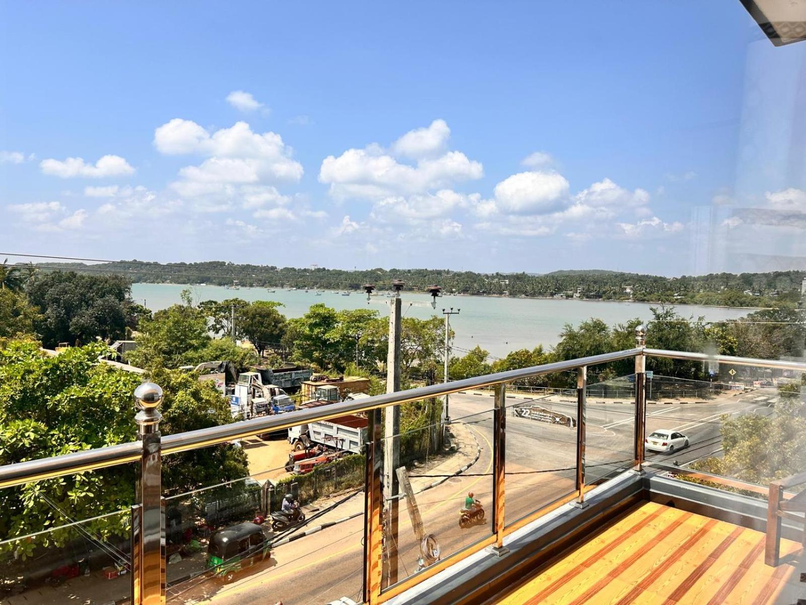 Holiday Villa ตรินโคมาลี ภายนอก รูปภาพ