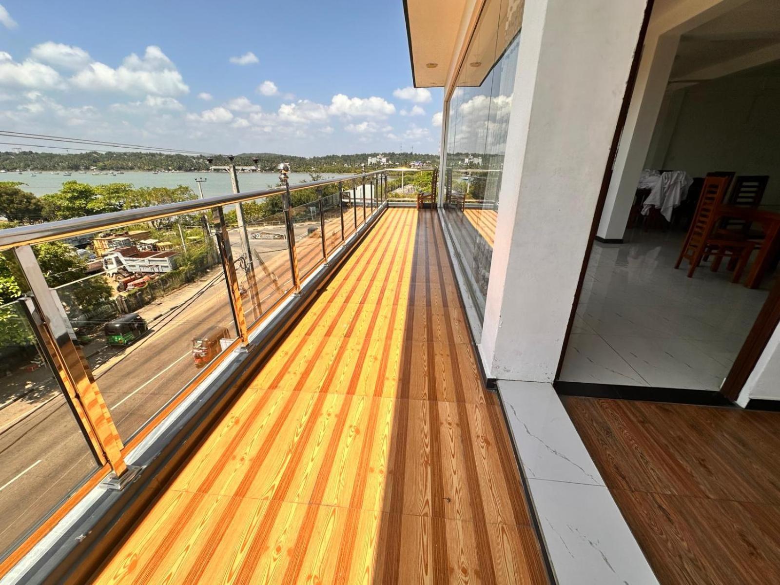 Holiday Villa ตรินโคมาลี ภายนอก รูปภาพ