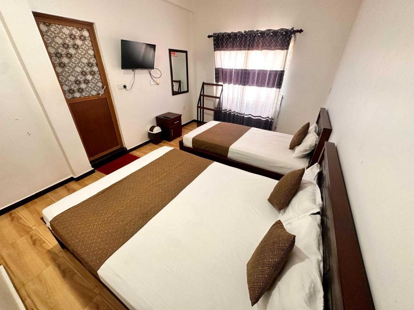 Holiday Villa ตรินโคมาลี ภายนอก รูปภาพ