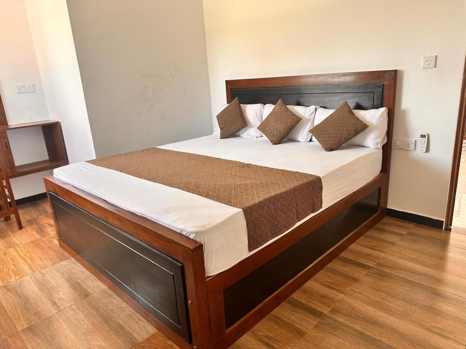 Holiday Villa ตรินโคมาลี ภายนอก รูปภาพ