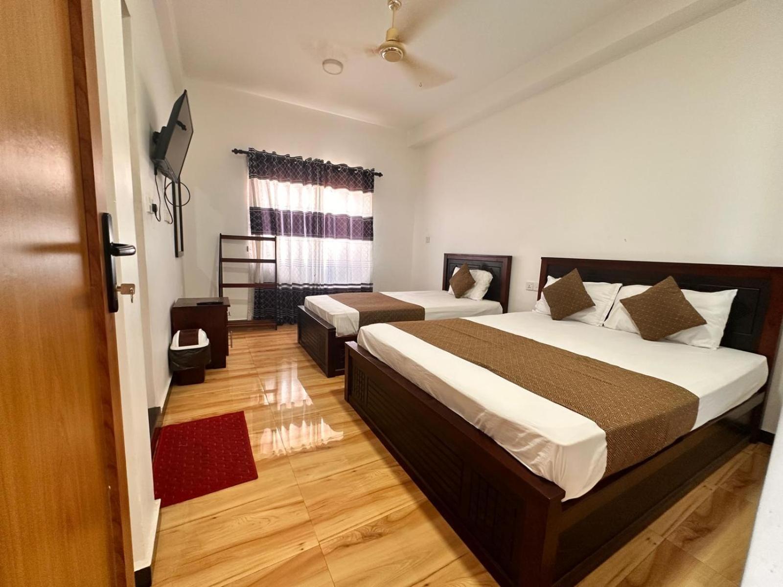 Holiday Villa ตรินโคมาลี ภายนอก รูปภาพ