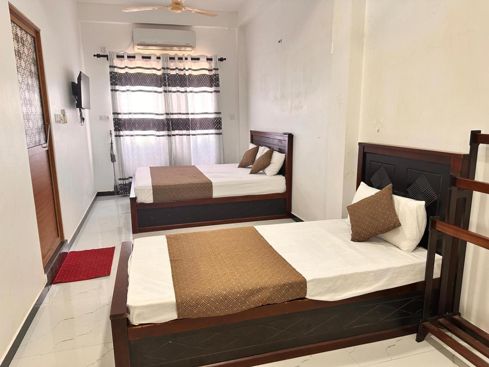 Holiday Villa ตรินโคมาลี ภายนอก รูปภาพ