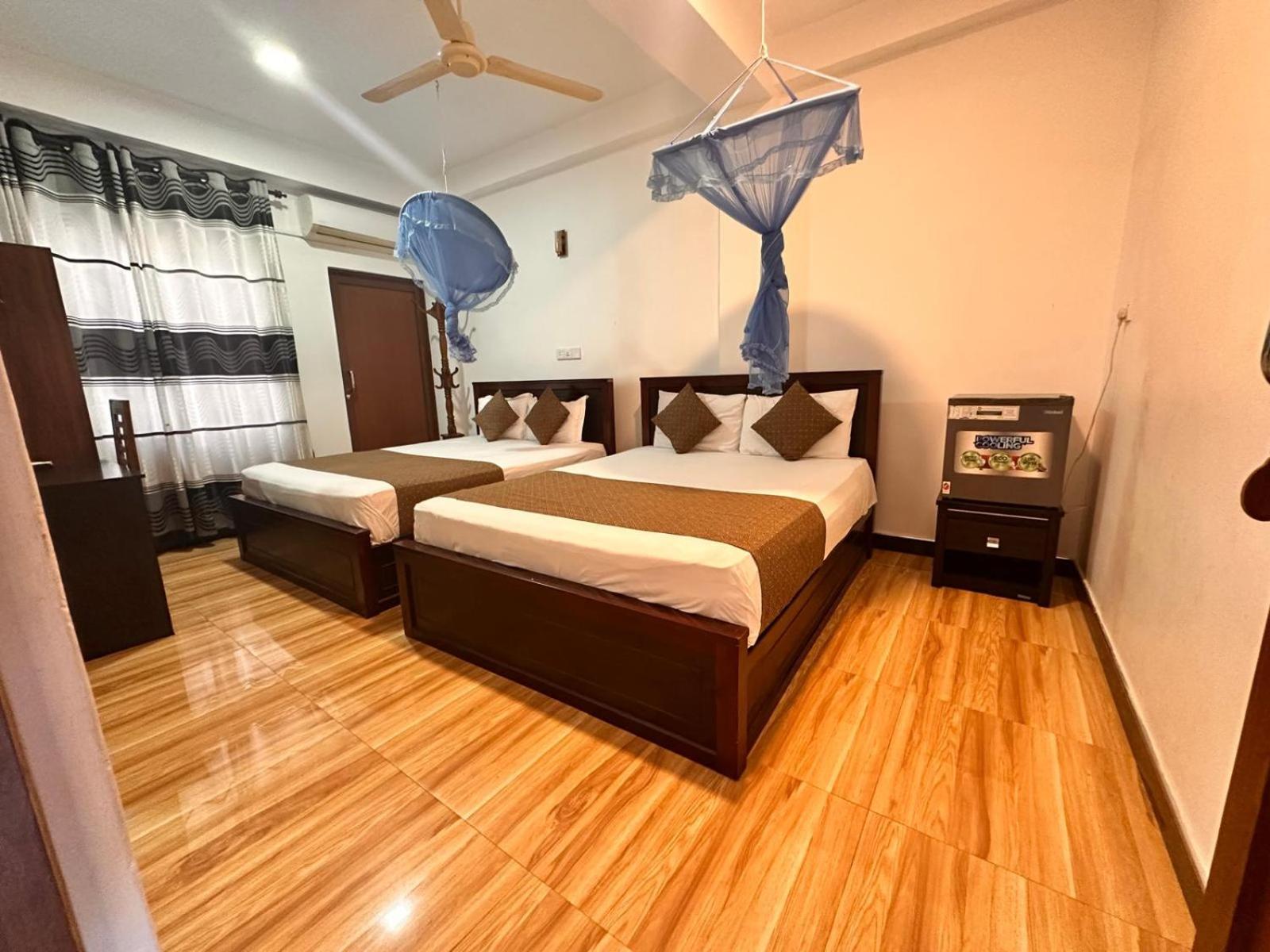 Holiday Villa ตรินโคมาลี ภายนอก รูปภาพ