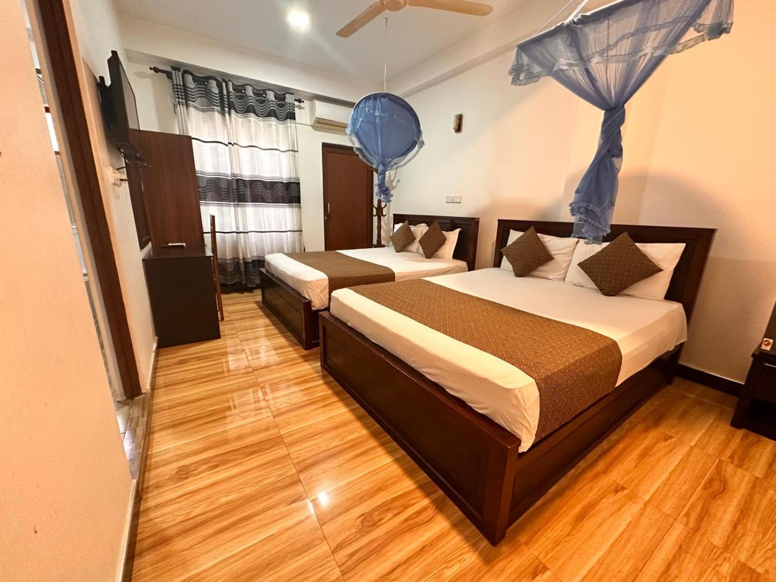 Holiday Villa ตรินโคมาลี ภายนอก รูปภาพ
