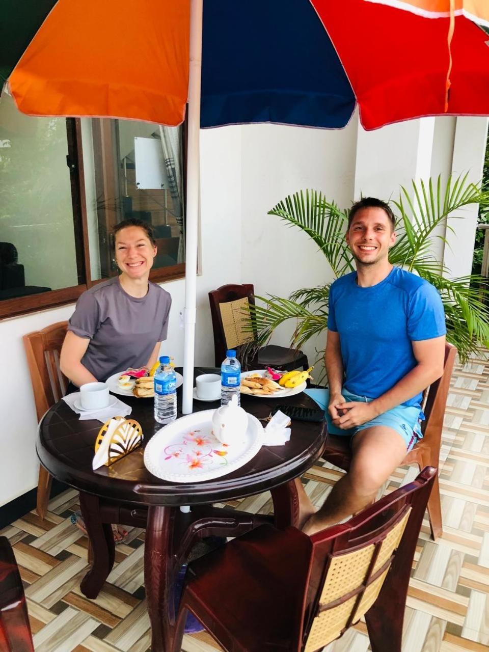 Holiday Villa ตรินโคมาลี ภายนอก รูปภาพ