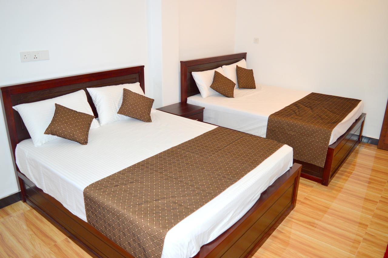 Holiday Villa ตรินโคมาลี ภายนอก รูปภาพ