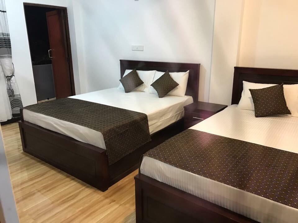 Holiday Villa ตรินโคมาลี ภายนอก รูปภาพ